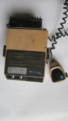 D43tra600ak Motorola Untested Vintage Maxar Two Way Radio With Mike