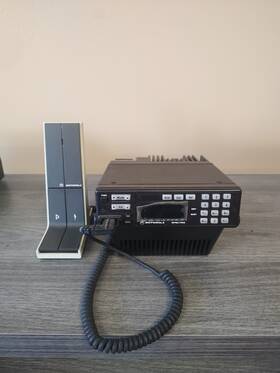 Motorola D45kga5jb7ak Spectra Mobile Radio With Desk Mic Untested