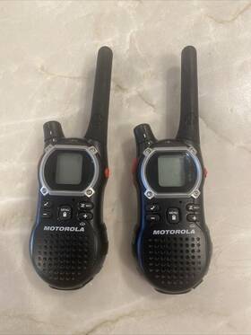 Em1011r Motorola Set Of 2 Two Way Radios / Only Tested Working