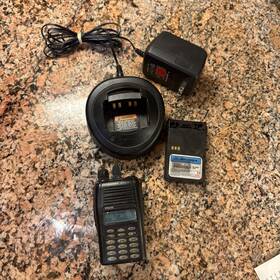Ex500-cp200 Motorola Ex600 Radio With 2 Batteries And Charger - Tested