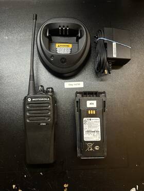 H01qdc9ja2an Motorola Cp200d Analog/digital Uhf Radio - 403-470mhz With Dock