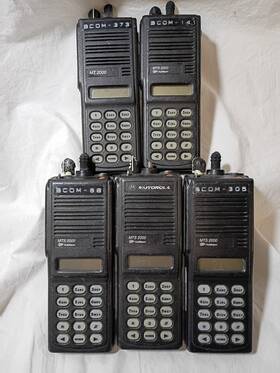 Motorola H01wcf9pw1cn Lot Of 5 Mts2000 900mhz Model Ii Radios Parts As Is