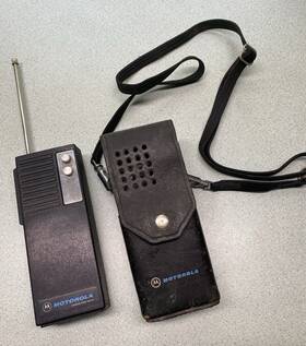H21ttn1100a Motorola Early Vintage Radio Walkie Talkie Leather Case Must See 1970s