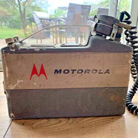 H23-10 Motorola Vintage Handie- Talkie Radio With Microphone Untested