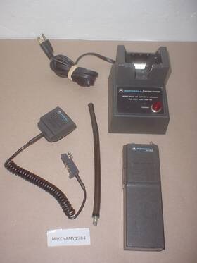 H31bbb3124a Motorola Uhf Mt500 With Charger -working / Ghost Buster Radio