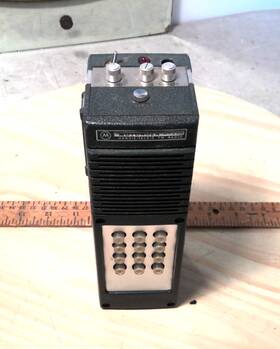 H34ffn3110c Motorola Ht220 Omni Uhf 403 - 430 Mhz With Speaker Microphone And Qc