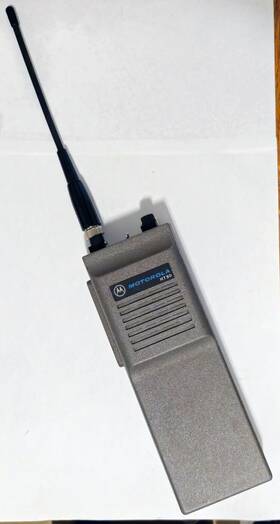 H34hmue3124an Motorola Vintage Ht 90 Handie Walkie Talkie Fm Radio Untested