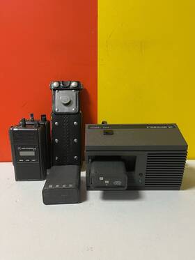 H35ste5170an Motorola Stx 800mhz Handie-talkie Fm Radio Bundle/charger Lot Of 2