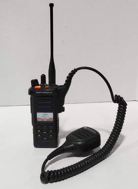Motorola H51wcf9pw6an Apx 4000 900mhz Two-way Radio With Mic/battery No Charger