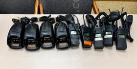 H66ucd9pw5an Motorola Lot Of 4 Xts 1500 1 2500 Police Portable Radio With Microphones