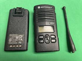 H96rcf9aa28a Motorola Cp110 With Display Uhf Two Way Radio Battery