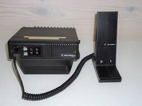 Hmn3000b-9628 Motorola Maxtrac Radio With Genuine Desk Mic Untested