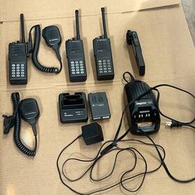 Ht039729 Motorola Ht1000 Uprr 3- Handy Talkies With Charger And Monitor Ii Xx