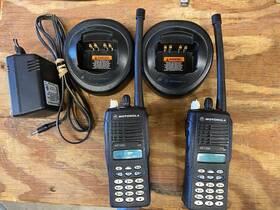 Ht125 Motorola Walkie Talkies Set Of 2 With Charger