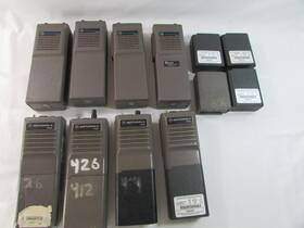 Ht90-ht600 Motorola 8 4 Ht90 Ht600 Talkie Uhf Fm Radios With Batteries- Parts Only
