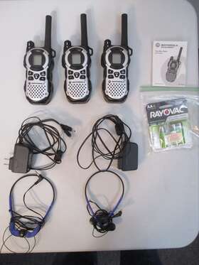 Kem-ml34301a Motorola Talkabout Two Way Radios Chargers Batteries Headphones
