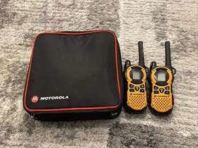 Kem-pk29901 Motorola 2 Talkabout Way Ptt Radios With Charger And Case