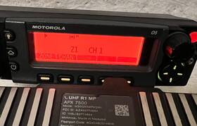 M30qss9pw1an Motorola Apx 7500 Uhf R1 With O5 Head Unit And Mic
