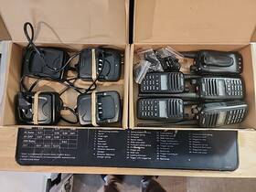 Motorola Mt-777s 5 Two Way Radios With 4 Charges Belt Clips And Lanyards