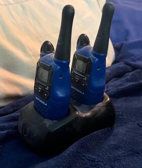 Motorola Mt032353 Walkie Talkie 2 Set With Charging Station