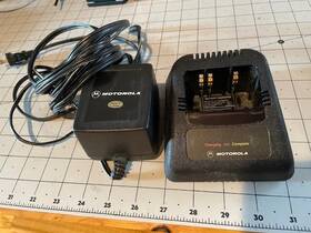 Ntn1172a Motorola Ntn1173a Radio Battery Charger Base /w Psu