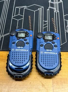 Motorola Nue2692a 2 Talkabout 250 Walkie Talkies With Channel Scan And Lock Tested As Shown