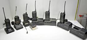 P1010 Motorola Lot 2 Way Radios Handheld Radius P200 Sp50 Charging Bases