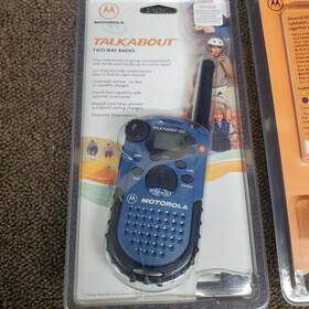 P14spp03p2da Motorola Pair Of Talk-a-bout Transceivers No License Needed Nice