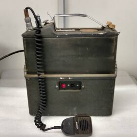 P33-2a Motorola Vintage Handie-talkie Fm Radiophone Powers On