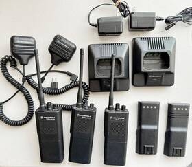 P44qlc00b2aa Motorola 3 Radius Gp300 Radios With 2 Microphones. Spare Batteries And Docks