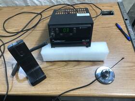 Pmln6441a Motorola Cm-200d- Mobile Radio With Samlex Sec-1212 Antenna / Microphone