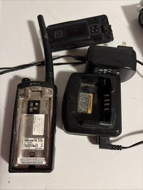 Motorola Rmd2070bfaas Walkie Talkie With Battery And Charger