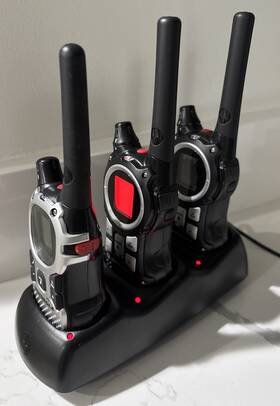 Rv005268 Motorola Triple Charging Station With 3 Walkies Included
