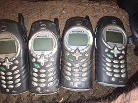 Motorola T305 Walkie Talkies Two-way Radios Lot Of 4 Black/silver Belt Clip