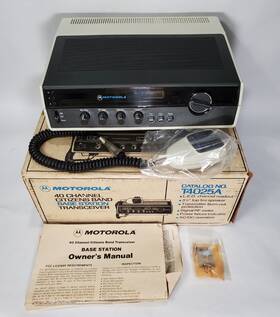 T4025a Motorola Vintage 40 Channel Cb Base Station - Original Box