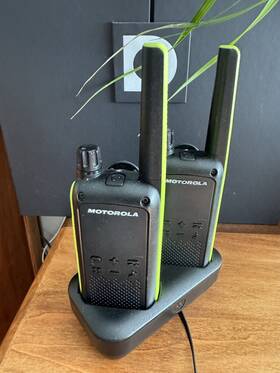 T473 Motorola Talkabout Rechargeable 2-way Radio Green/black 2-pack Charger