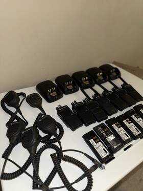 Xp3300e Motorola 7 Jobsite Radios 5 Chargers Remote Speakers