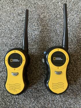 Td277495 National Walkie Talkie Set Geographic 2-pack Yellow Used No Batteries