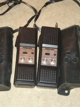 Ax52 President 3 Channel Walkie Talkie Set With Cases