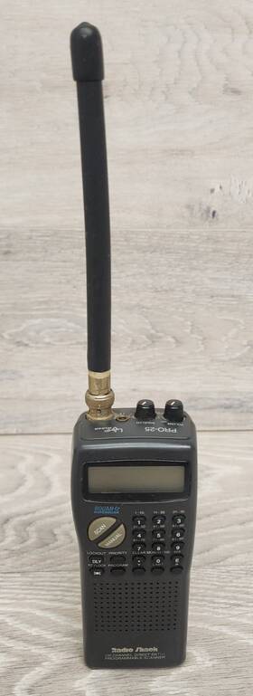 20-505 Radioshack Pro-25 Pro 25 Scanning Receiver Radio As Is Untested #eo