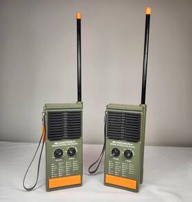 60-4003 Radioshack Radio Shack Archer Space Patrol Am Walkie Talkie Pair Tested Works