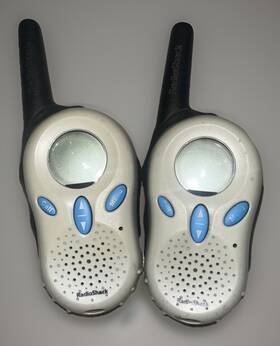Aao2101902 Radioshack Two-way Personal Radios Handheld Frs Or Gmrs Frequencies