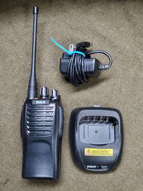 Br200u Rca Uhf 400-470 Mhz 16 Channel Portable Radio With Battery And Charger