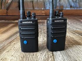 N182s01 Sanzuco Set Of 2 Walkie Talkie Two Way Radio Upto 5 Miles 22 Channels Waterproof