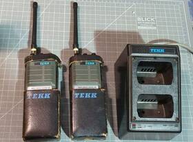 Ks-220 Tekk Pair Of Vhf Transceivers And Dc900 Desk Charger