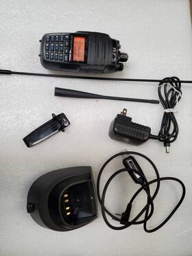 Th-uv800d Tyt -th-uv800d Dual Band Display Standby With/charger Base And Cord
