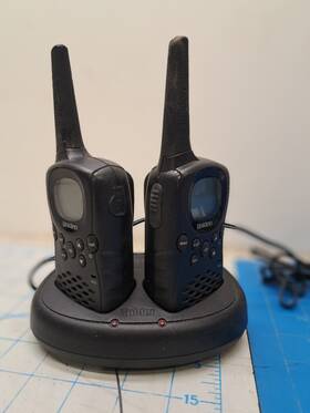 Rc5335 Uniden Rc6335 Walkie Talkies 2 And Charging Base