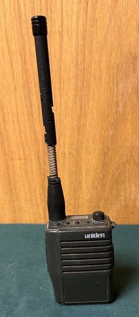 Sph516d Uniden Hand Held Radio Parts Only -no Battery - Worked-bad