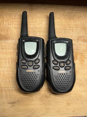 Ut0162h Uniden Walkie Talkie Pair Frs/gmrs Two-way Radios Black Tested