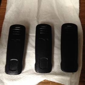 Aah12x501 Vertex Standard/motorola Lot Of 3 ... Motorola/vertex Standard...clip-20...aah12x501... Belt Clips...used